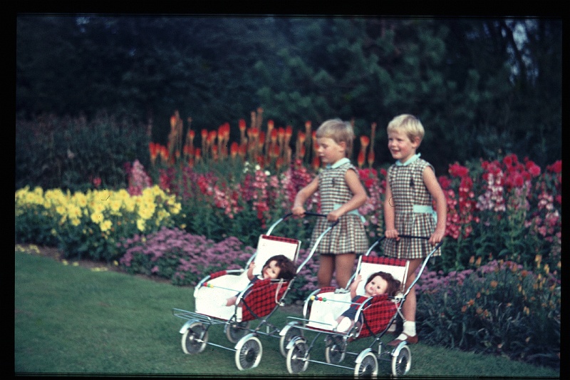 10.Delft aug 1967 Brigitte,Marion.JPG